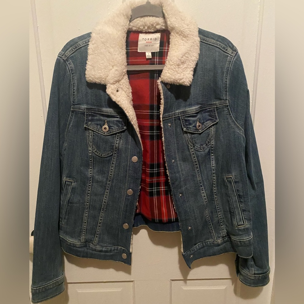 Torrid fleece collar lined jean jacket size 1